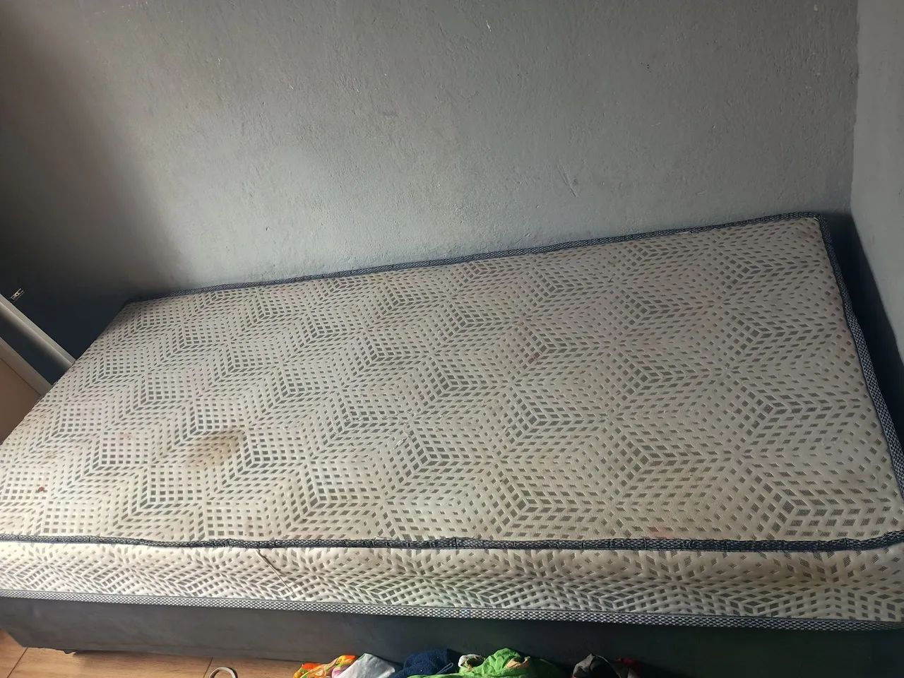Vendo cama solteiro 