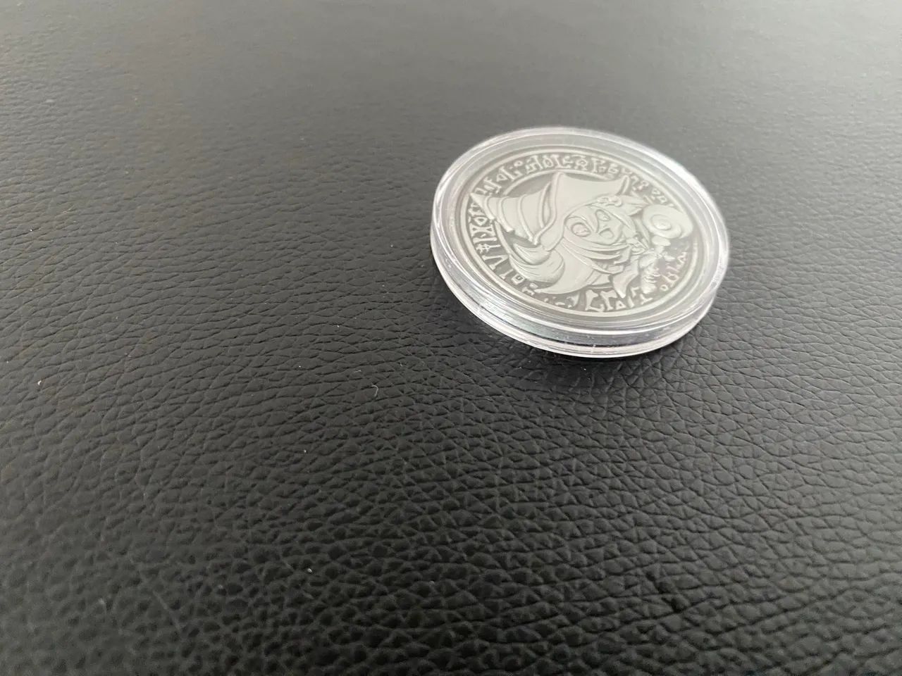 Moeda Yugioh YCS - Maga Negra Prata - Foto 3