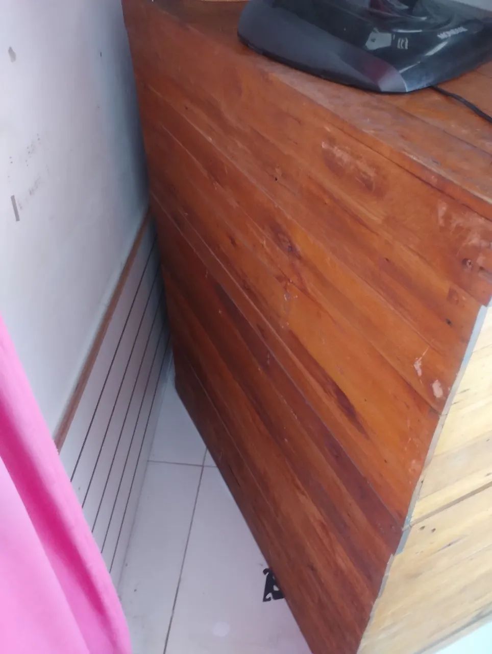 Balcão e ganchos para loja 