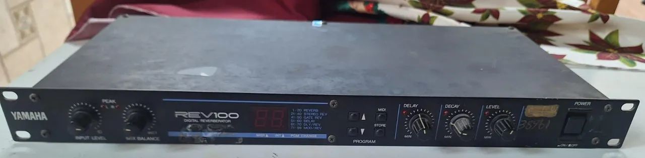 Digital Reverb Yamaha REV100 - Aparelhos de Som - Juracy Magalhães