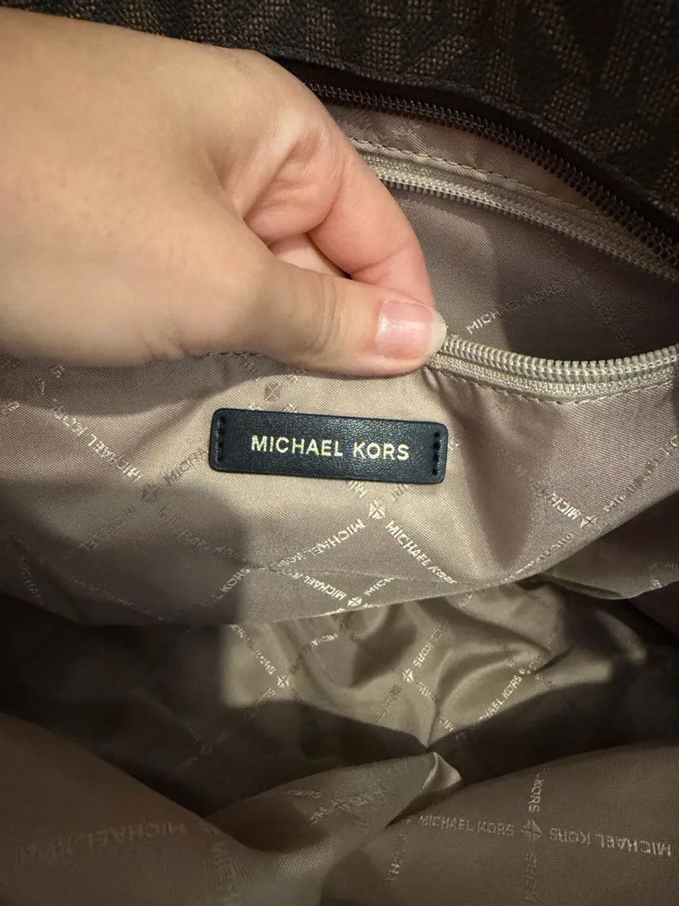 Bolsa Michael Kors tote marrom com monograma - Foto 4