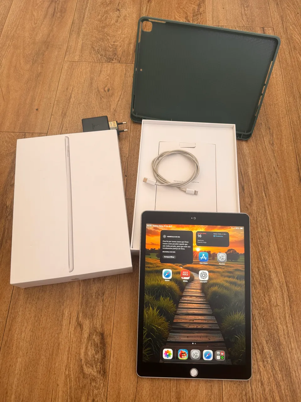 iPad 8 - 32 GB - Tablets e E-Readers - Xaxim, Curitiba 1502806594
