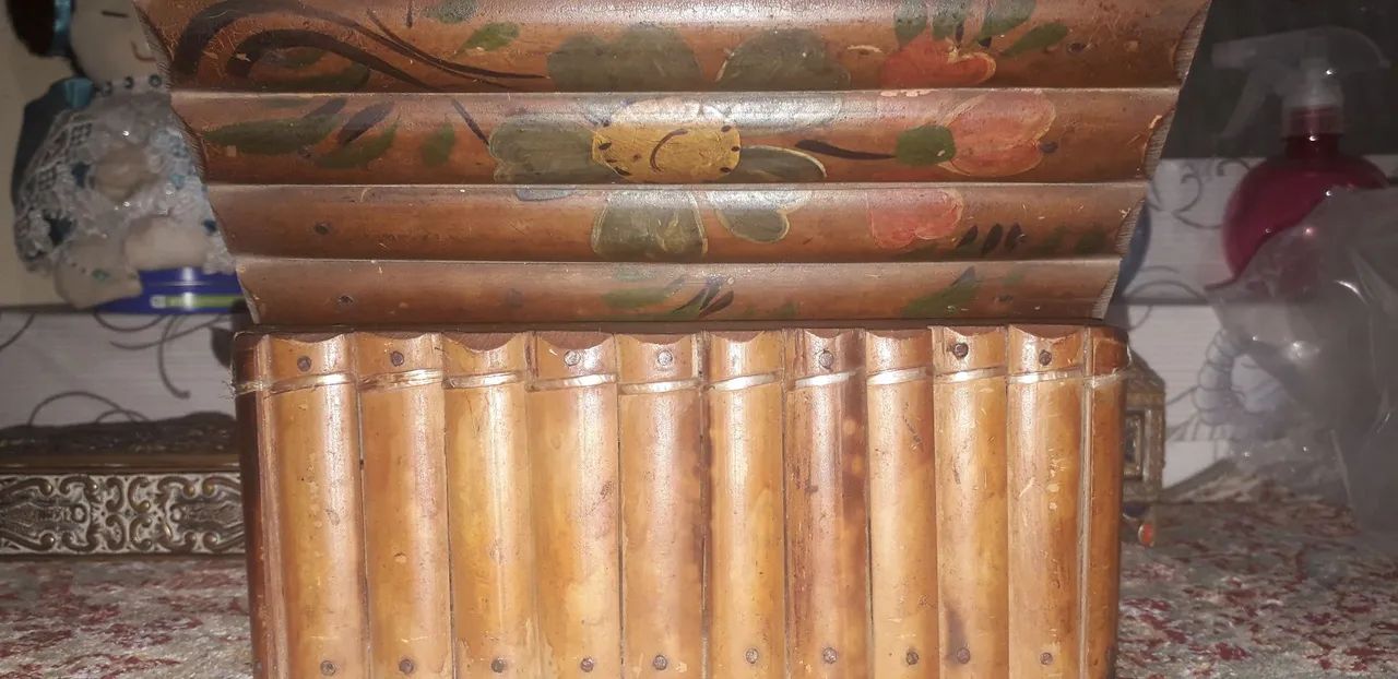 Caixa de costura antiga em bambu 