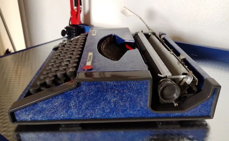Máquina de escrever Olivetti Tropical Funcionando com tinta(Customizada) - Foto 3