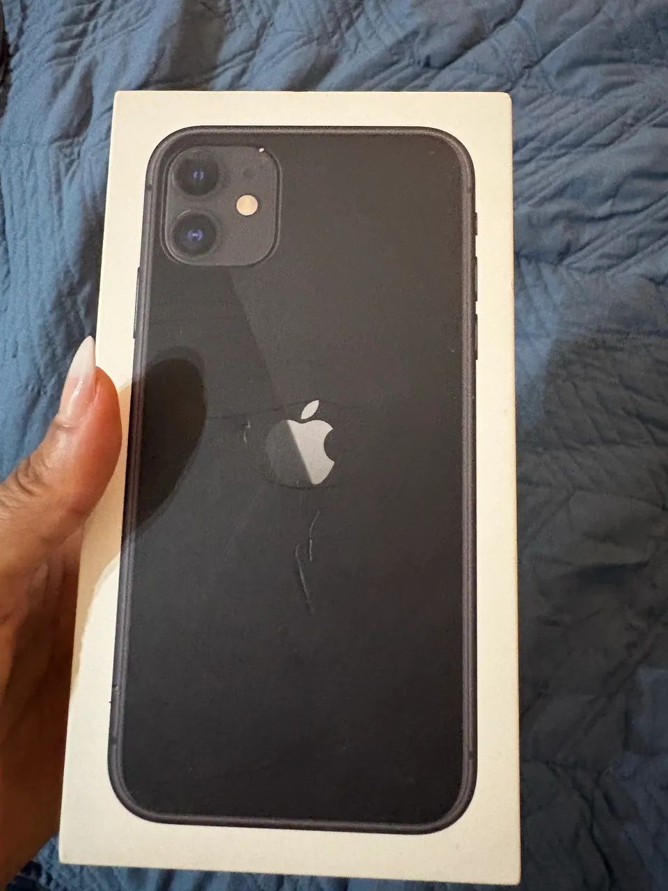 Celular iPhone 11 em bom estado de conservação 