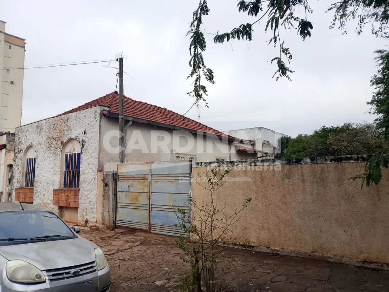 Casa para demolição, com excelente localização. - Foto 4