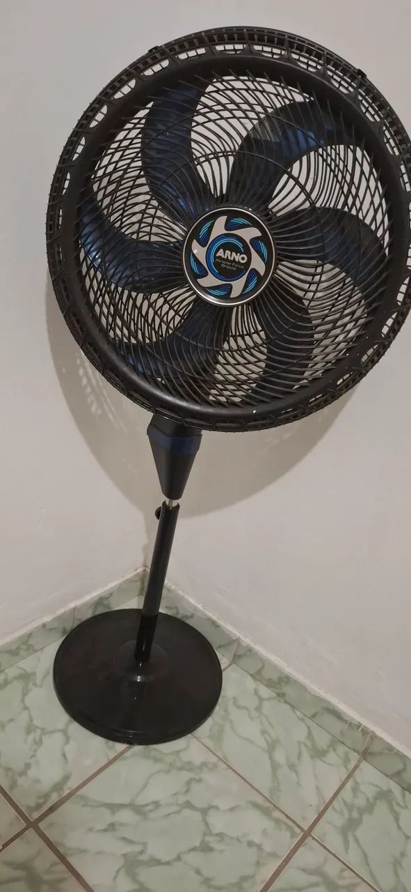 Ventilador de Coluna Arno 