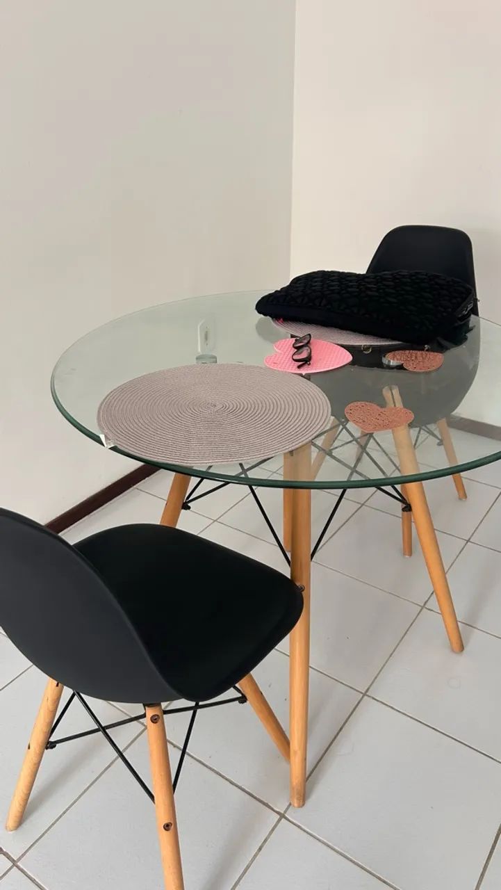 MESA com cadeiras