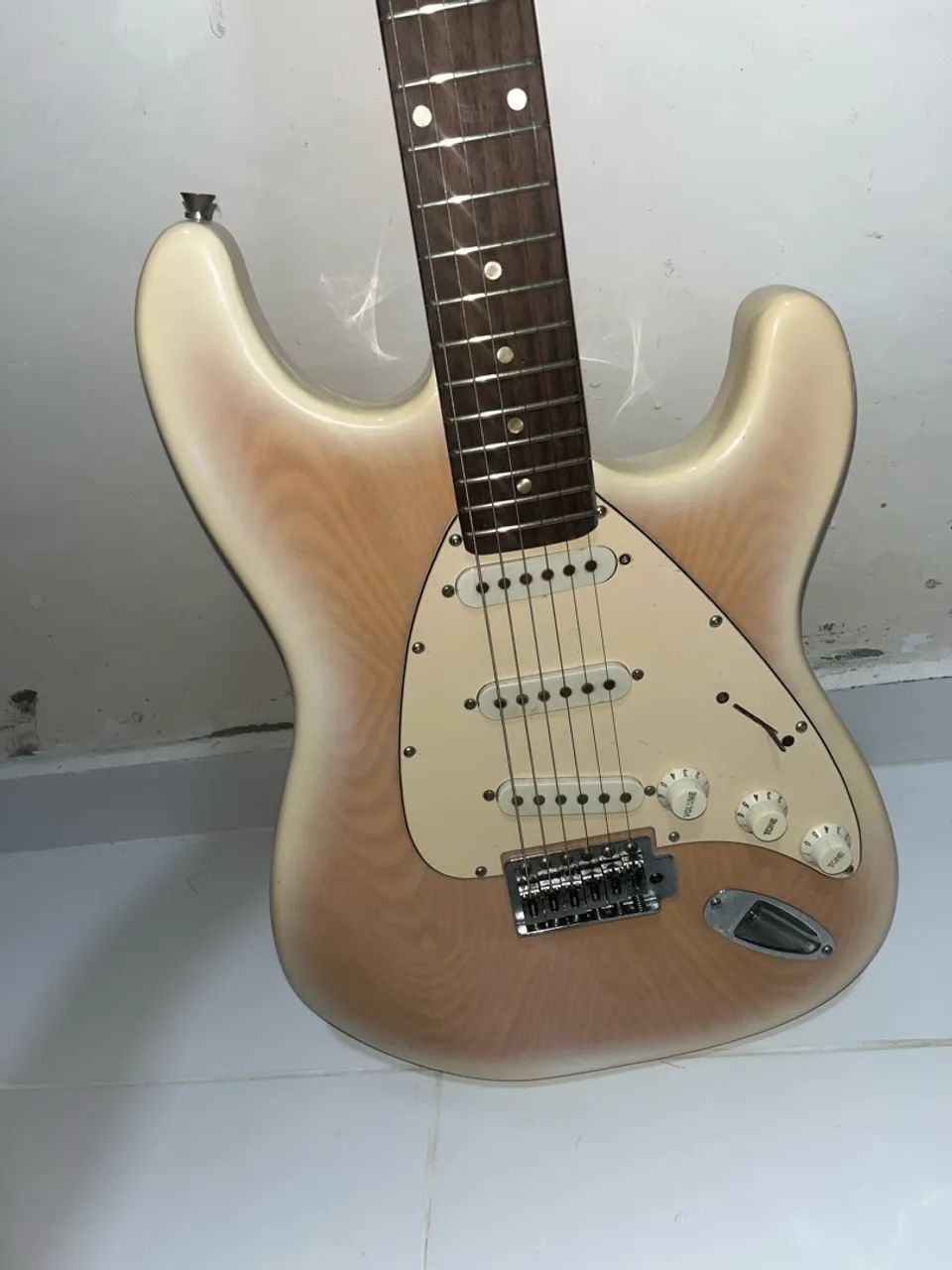 Guitarra Dolphin  - Foto 2