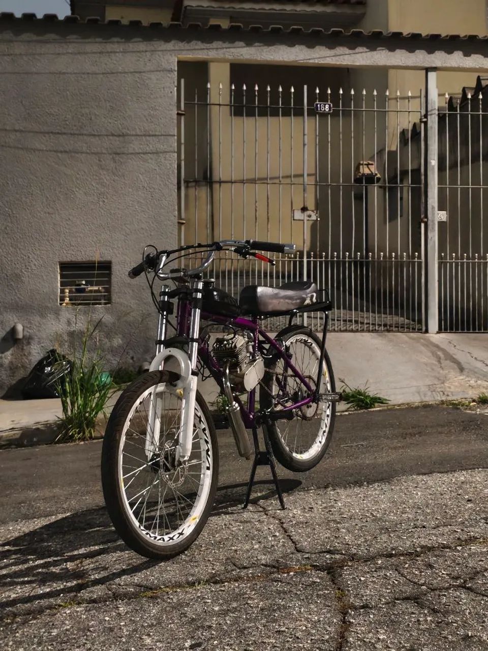 Bicicleta motorizada aro 24 montadinha roxa 