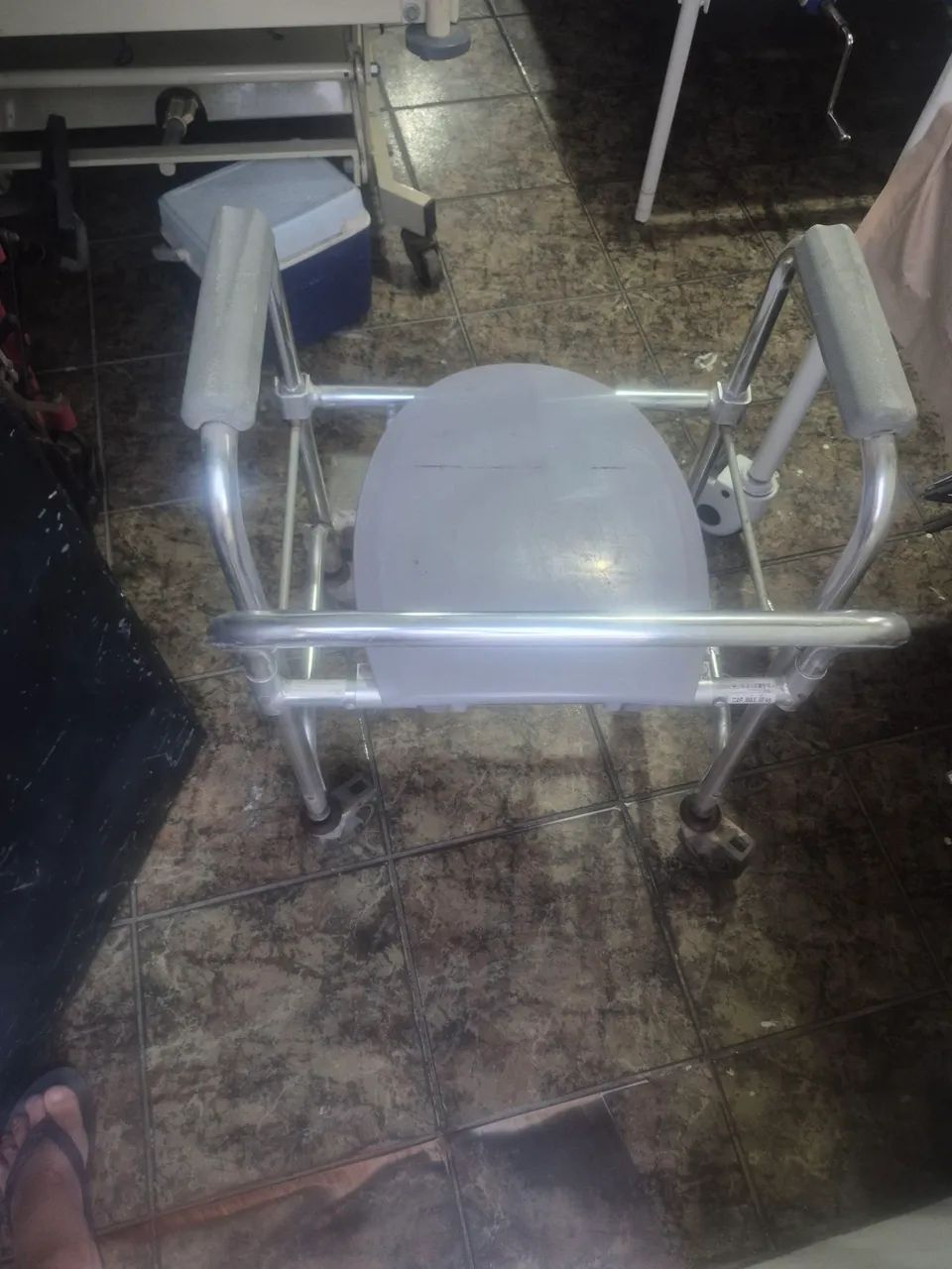 Cadeira higiênica  aluminium - Foto 4