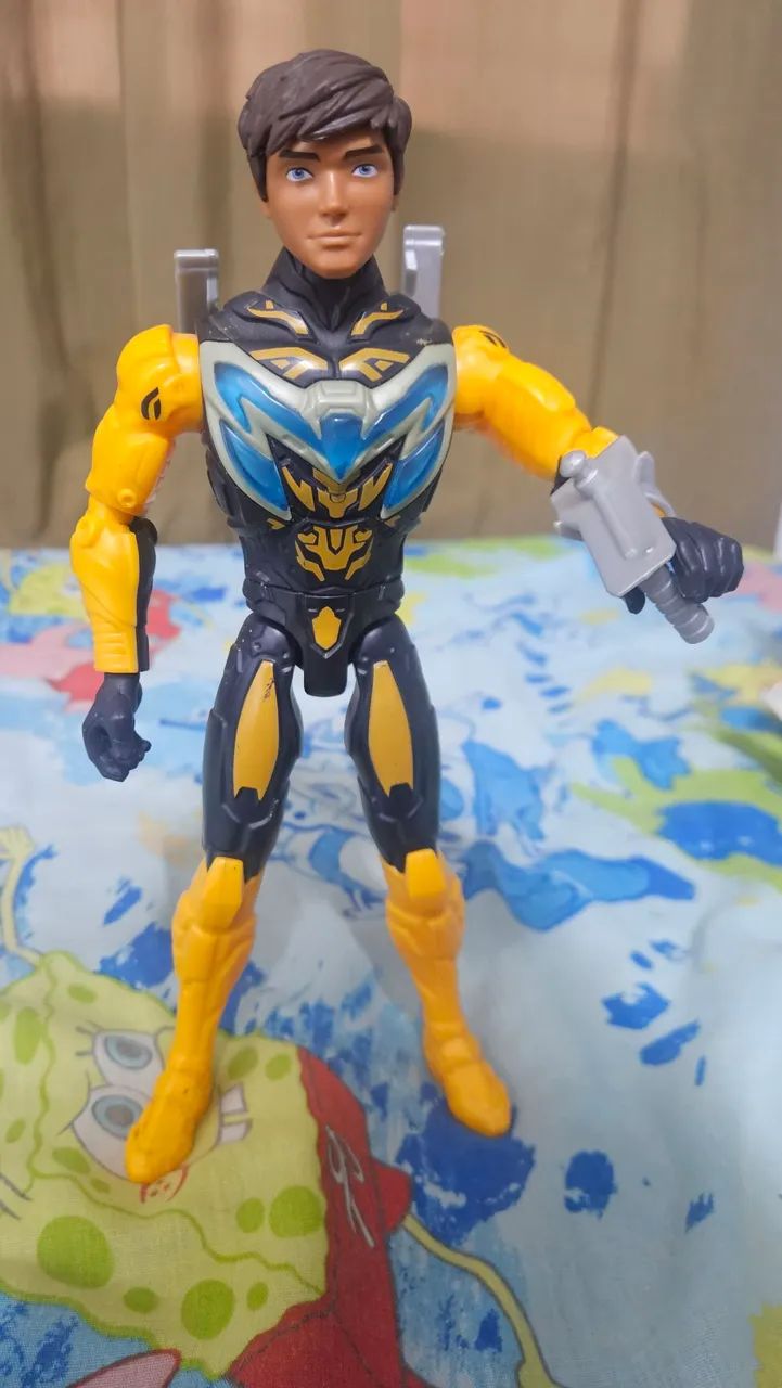 Boneco Max Steel