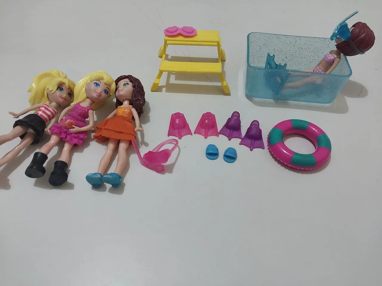 Brinquedo 4 bonecas Polly e acessórios 