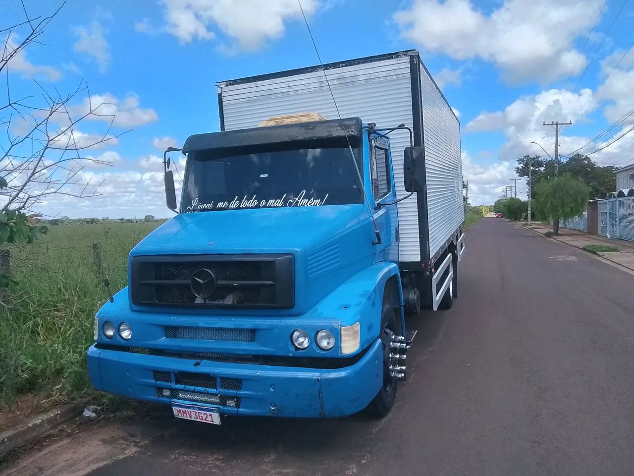 Caminhão mb1218L