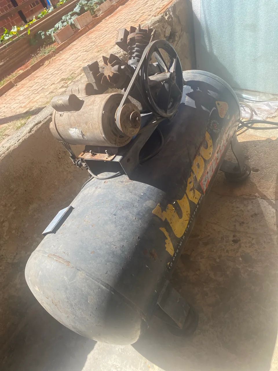 Compressor 175 litros 10 pés e 2 HP com mangueira - Foto 2