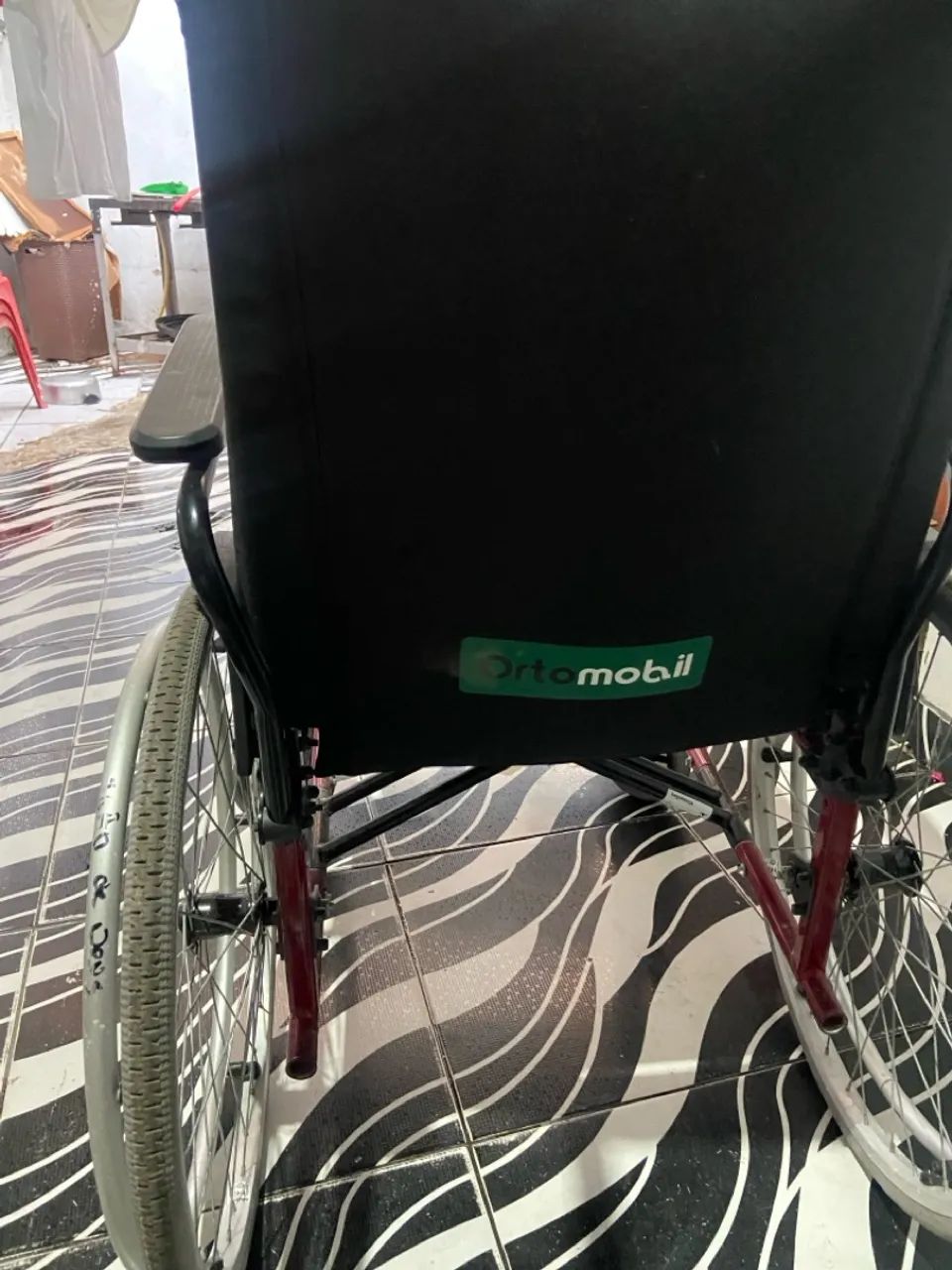 Cadeira de rodas e cadeira de banho  - Foto 2