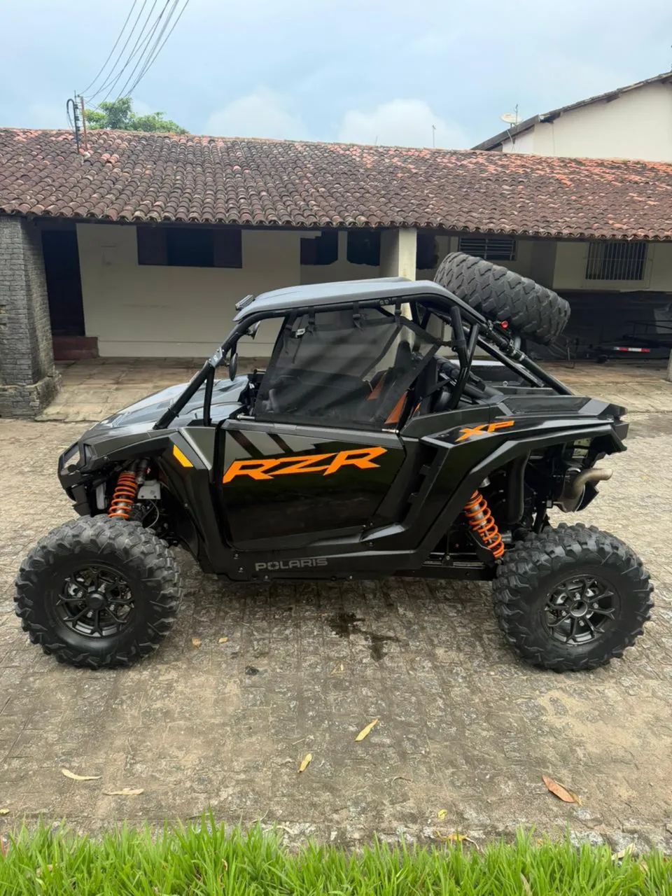 UTV Polaris RZR 1000