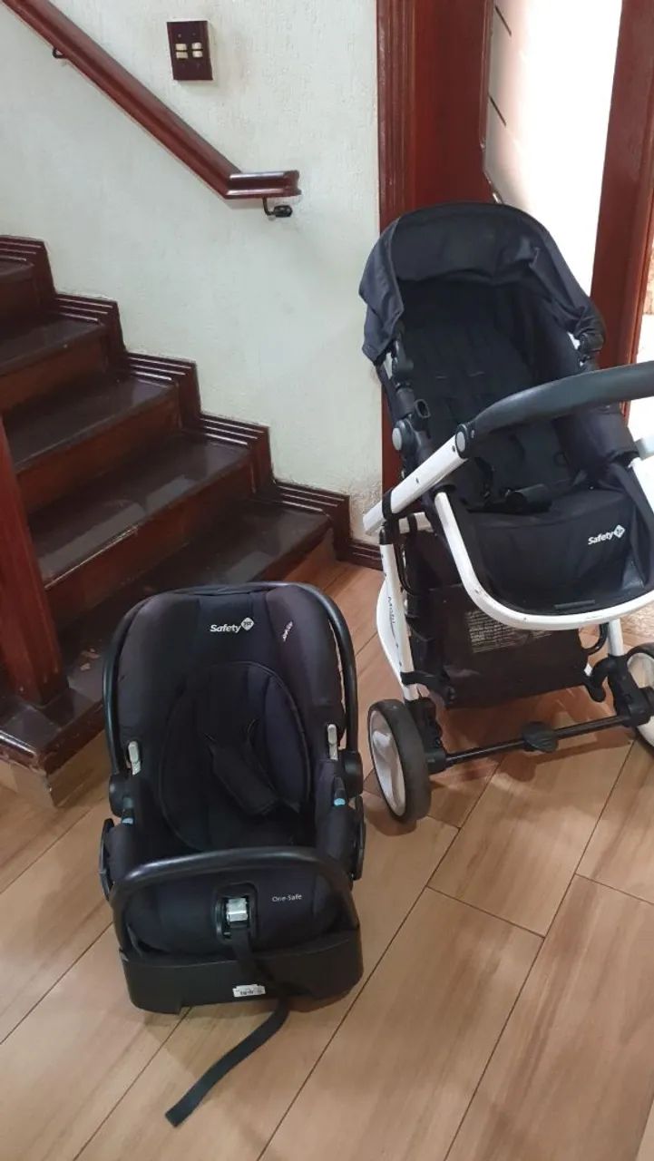 Carrinho de bebê e bebê conforto 