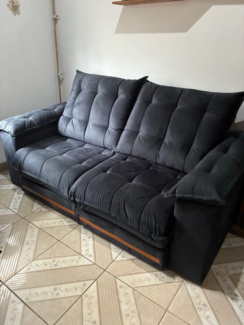 Sofá retrátil 2 lugares novinho  - Foto 3