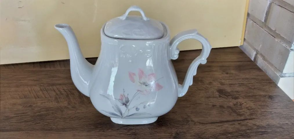 Bule em Porcelana Portuguesa