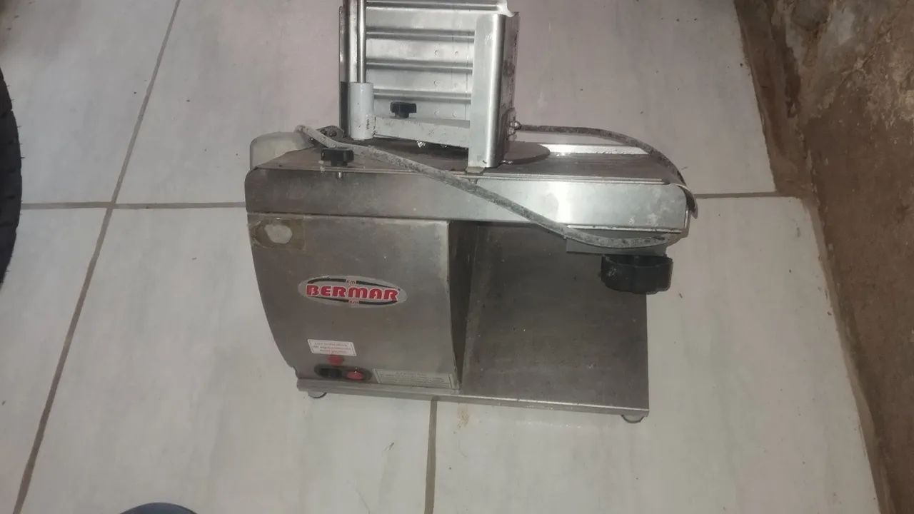 Máquina de Fatiar Bermar bivolt 