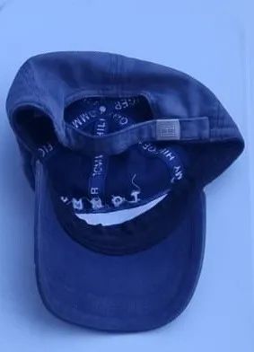 Bone em tecido cinza chumbo com detalhes branco e vermelho tommy hilfiger - Foto 5