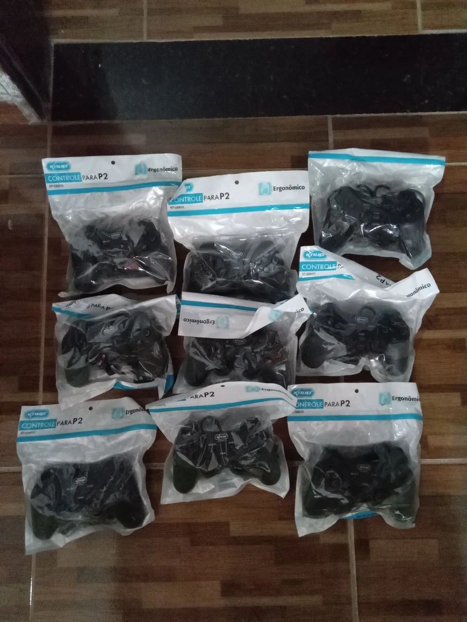 Vendo 7 controles de ps2 novos