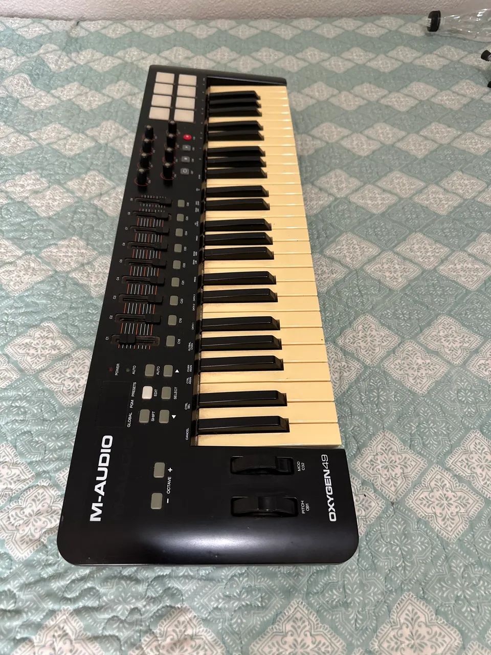 Teclado Controlador MIDI M-Audio Oxygen 49  - Foto 4