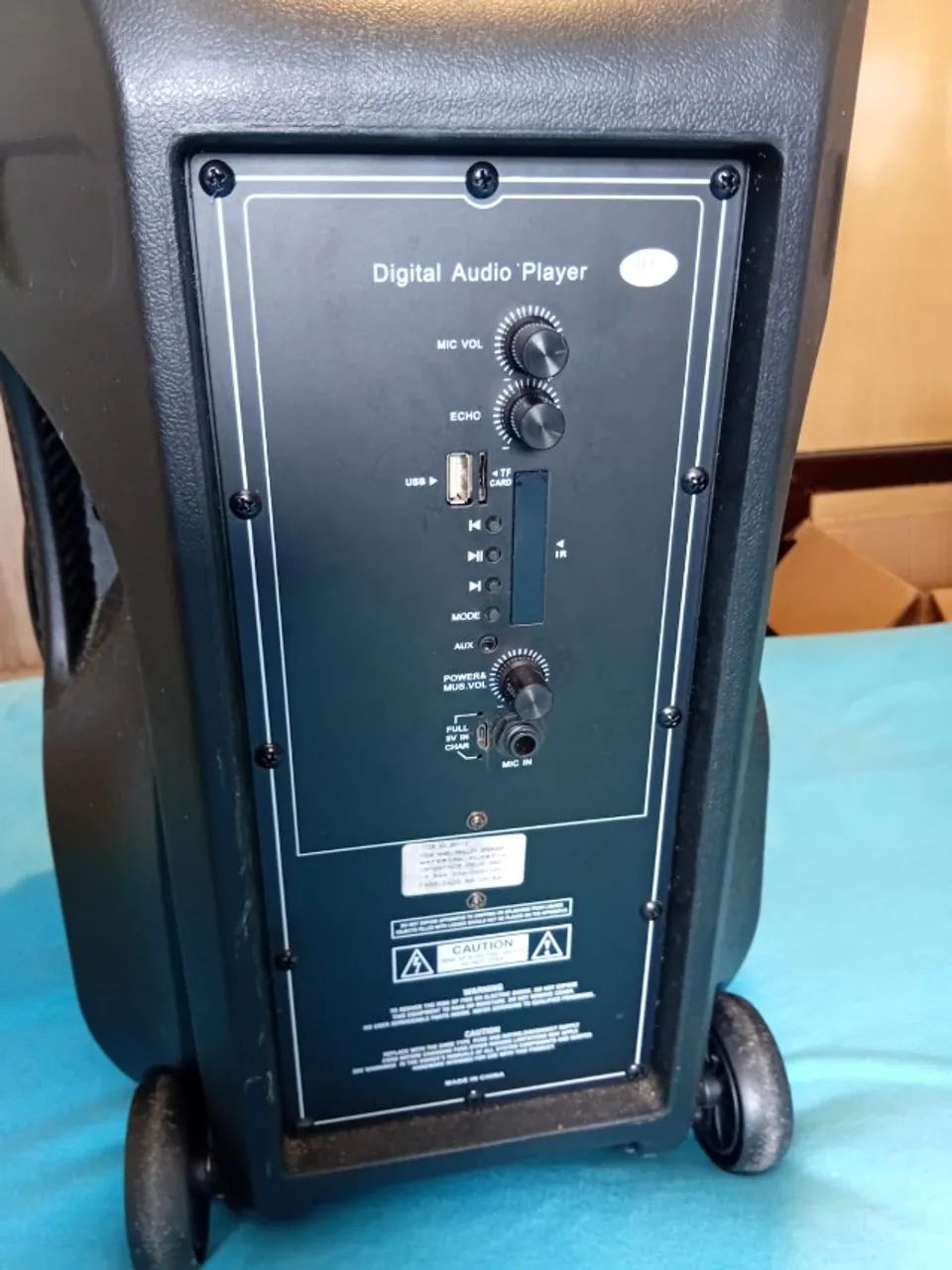 Caixa de som amplificada digital, rádio AM/FM bluetooth e microfone. Usado - Foto 2