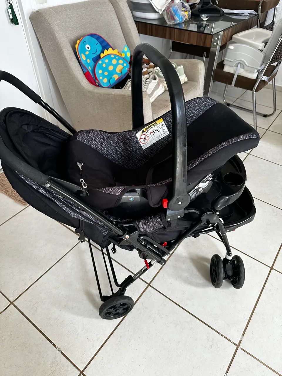 Carrinho de bebê e bebê conforto - Foto 3