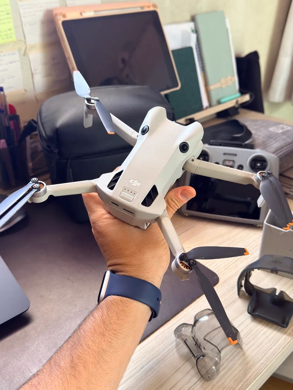 DJI Mini 4 Pro Fly More Combo Plus - Foto 5