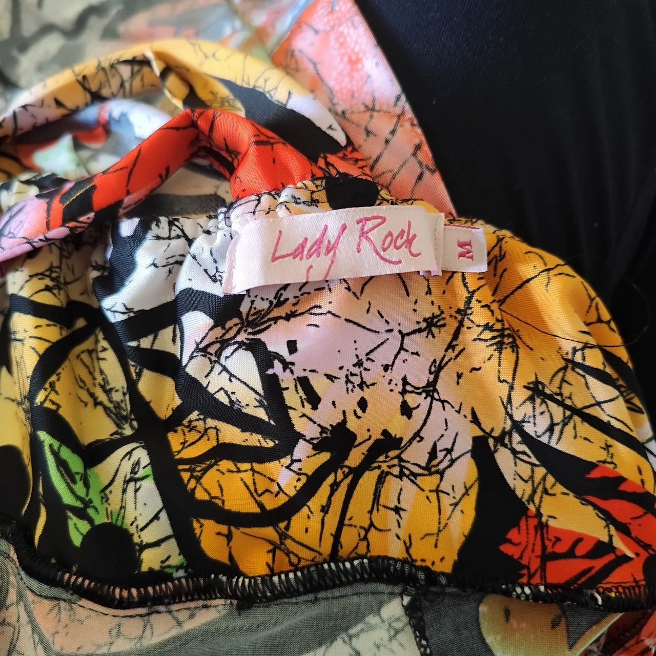 Vestido Longo Estampado Lady Rock. Pano geladinho - Tamanho M  - Foto 3