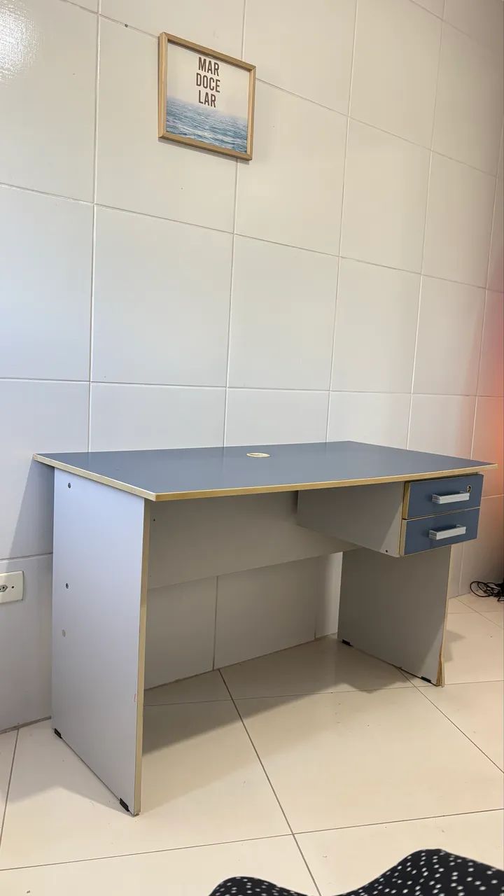 Mesa para Escritório / Home Office com 2 Gavetas e Passa-Cabo