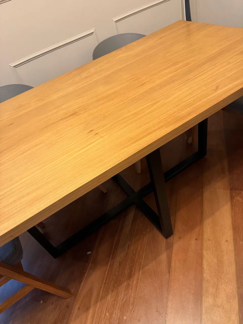 Mesa madeira maciça pés metal