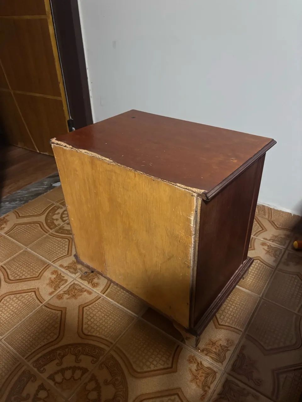 Criado-mudo / Mesa de cabeceira de madeira - Foto 2