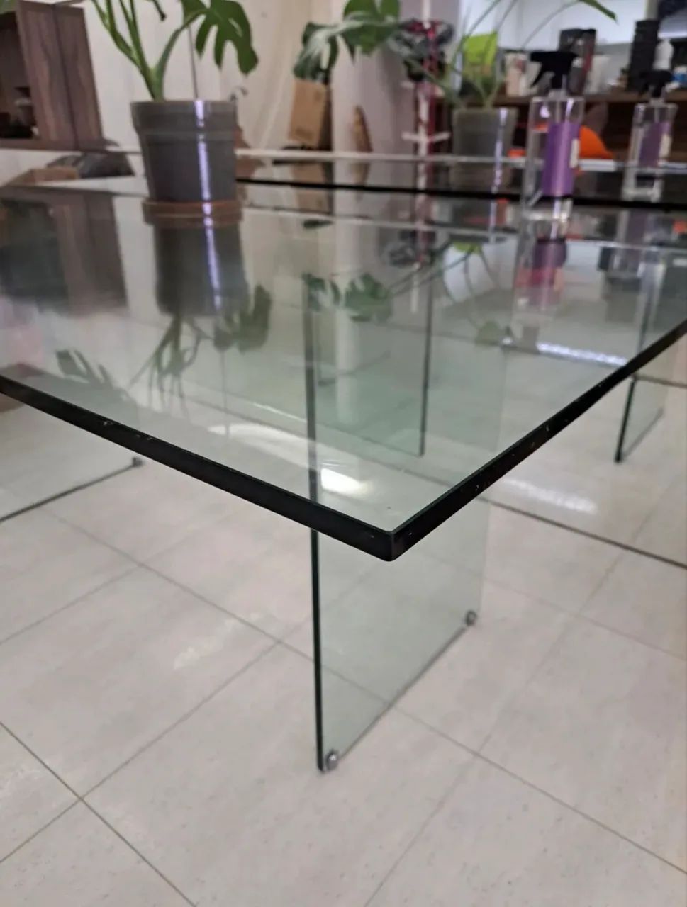 Mesa de Jantar de Vidro 6 Lugares - Grande e Excelente Estado - Foto 2