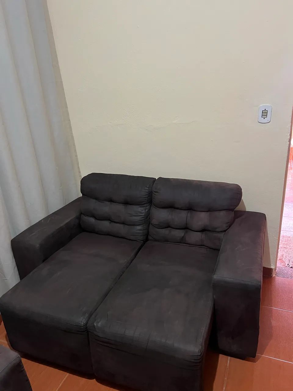 Dois sofás usados, abre e fecha