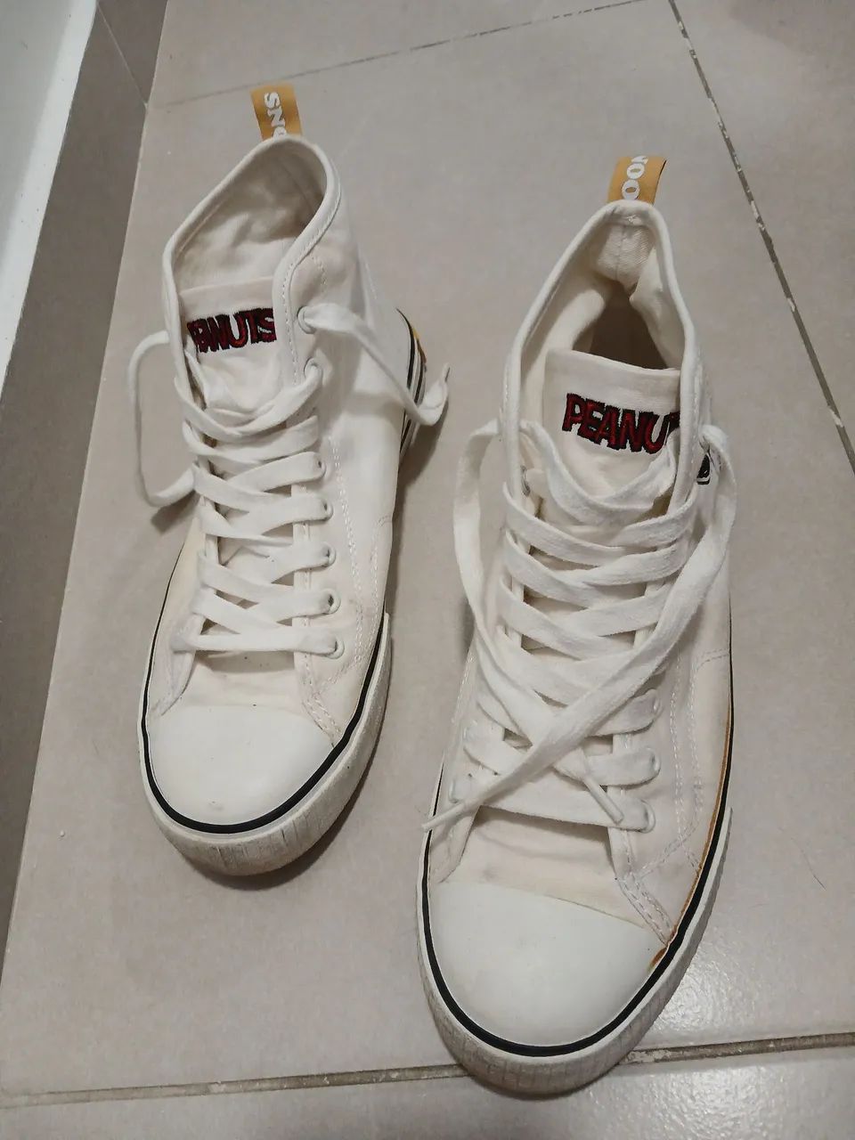 Tênis feminino cano alto Snoopy
