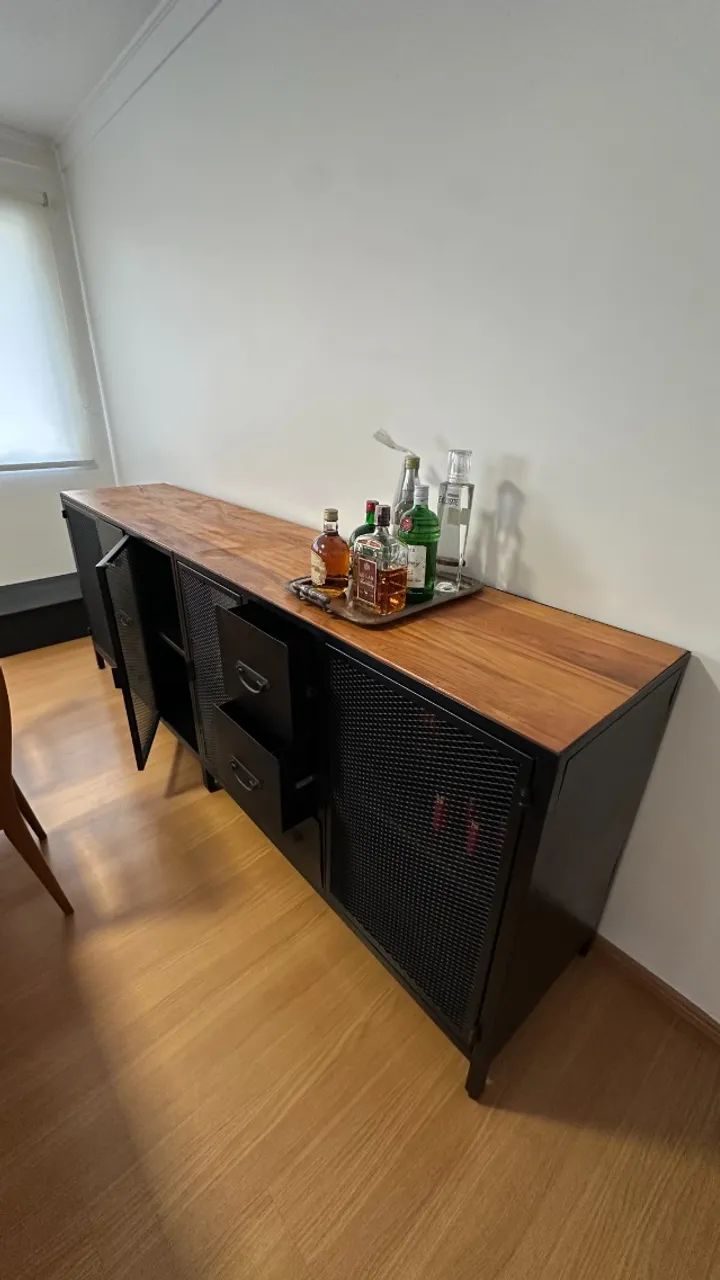 Buffet Modelo Industrial Ferro e Madeira maciça 