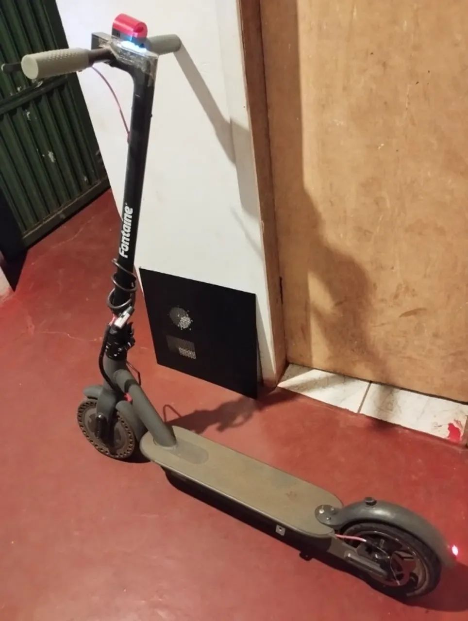 PATINETE ELÉTRICO ÓTIMO ESTADO COM CARREGADOR - Foto 2