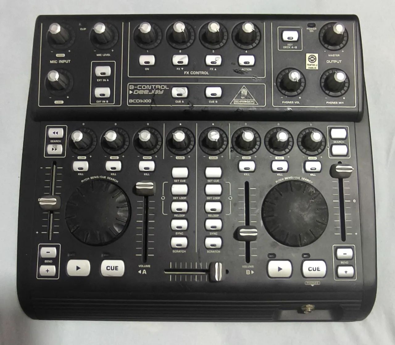 Vendo Controladora de DJ Behringer BCD 3000