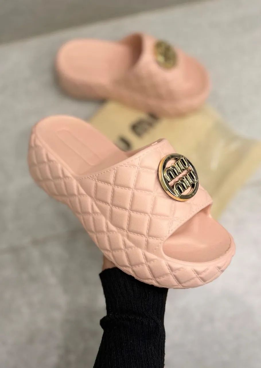 Chinelo feminino MIUMIU. - Foto 2