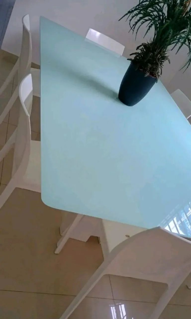 Mesa de Jantar 2,10m com Tampo de Vidro e Base Laqueada - Excelente Estado - Foto 4