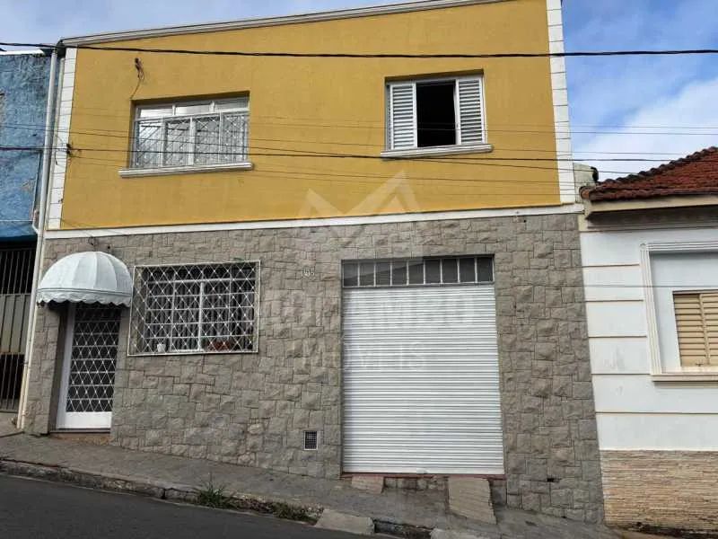 Casa de rua : Sobrado / Residencial / Centro
