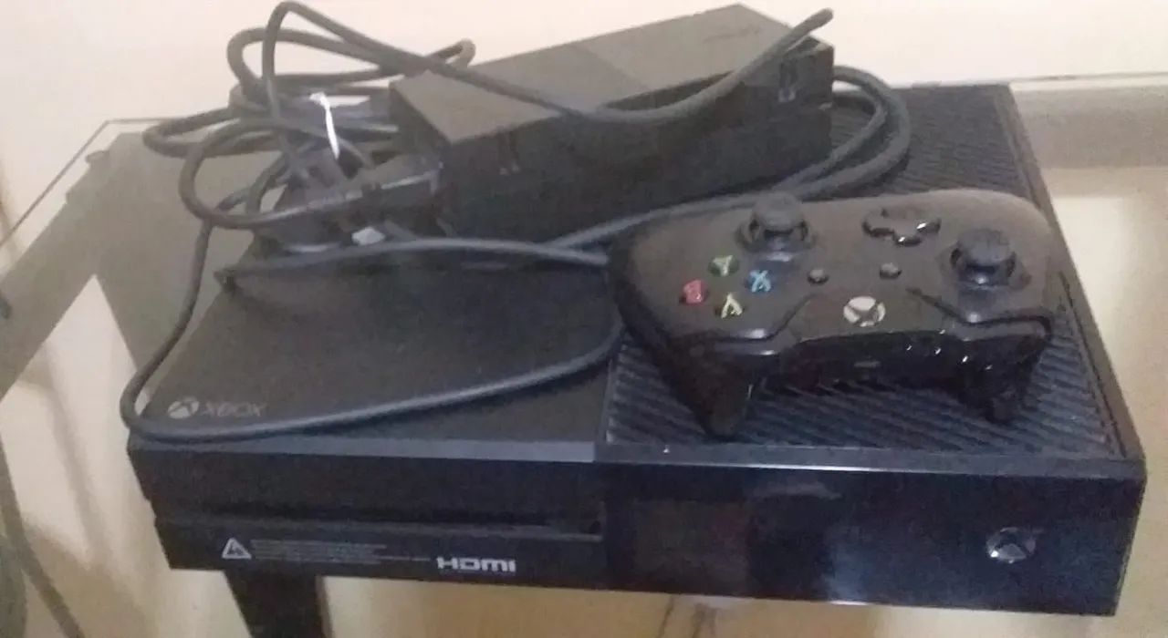 Xbox one console modelo 1540 com controle 