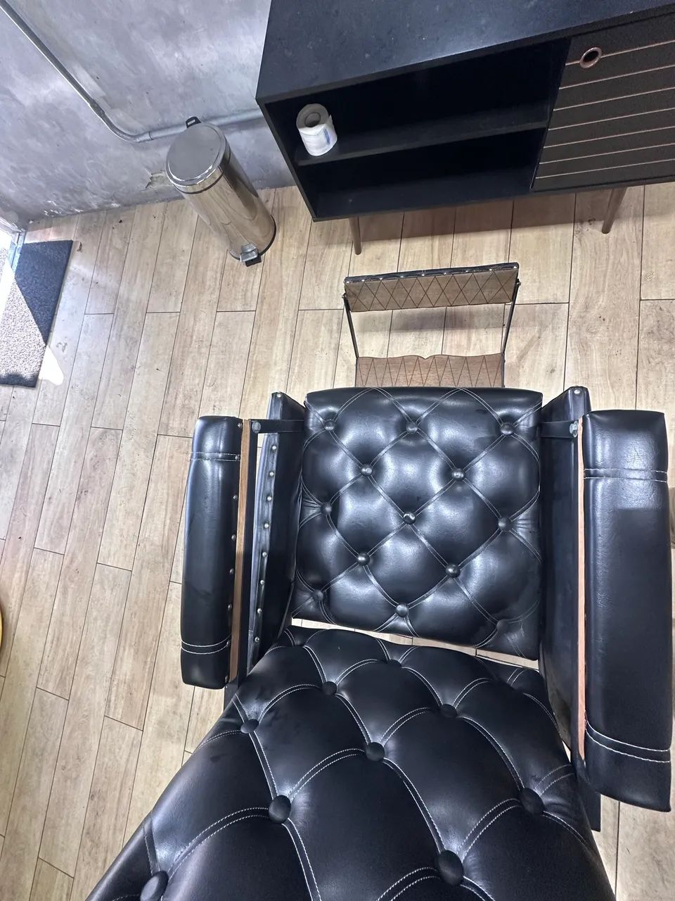 Cadeira para barbeiro de couro  - Foto 2