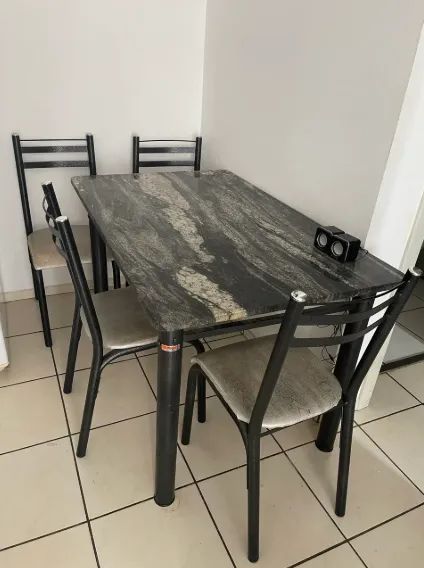 Mesa 4 cadeiras- granito