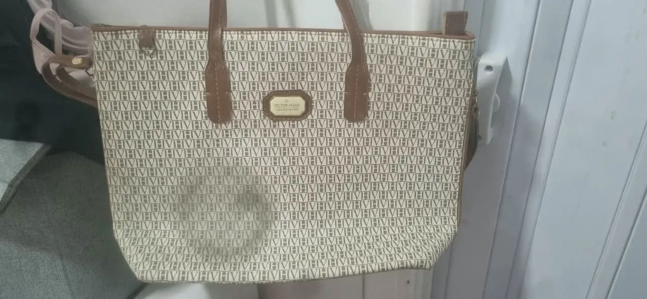 Bolsa bege Victor Hugo  - Foto 2