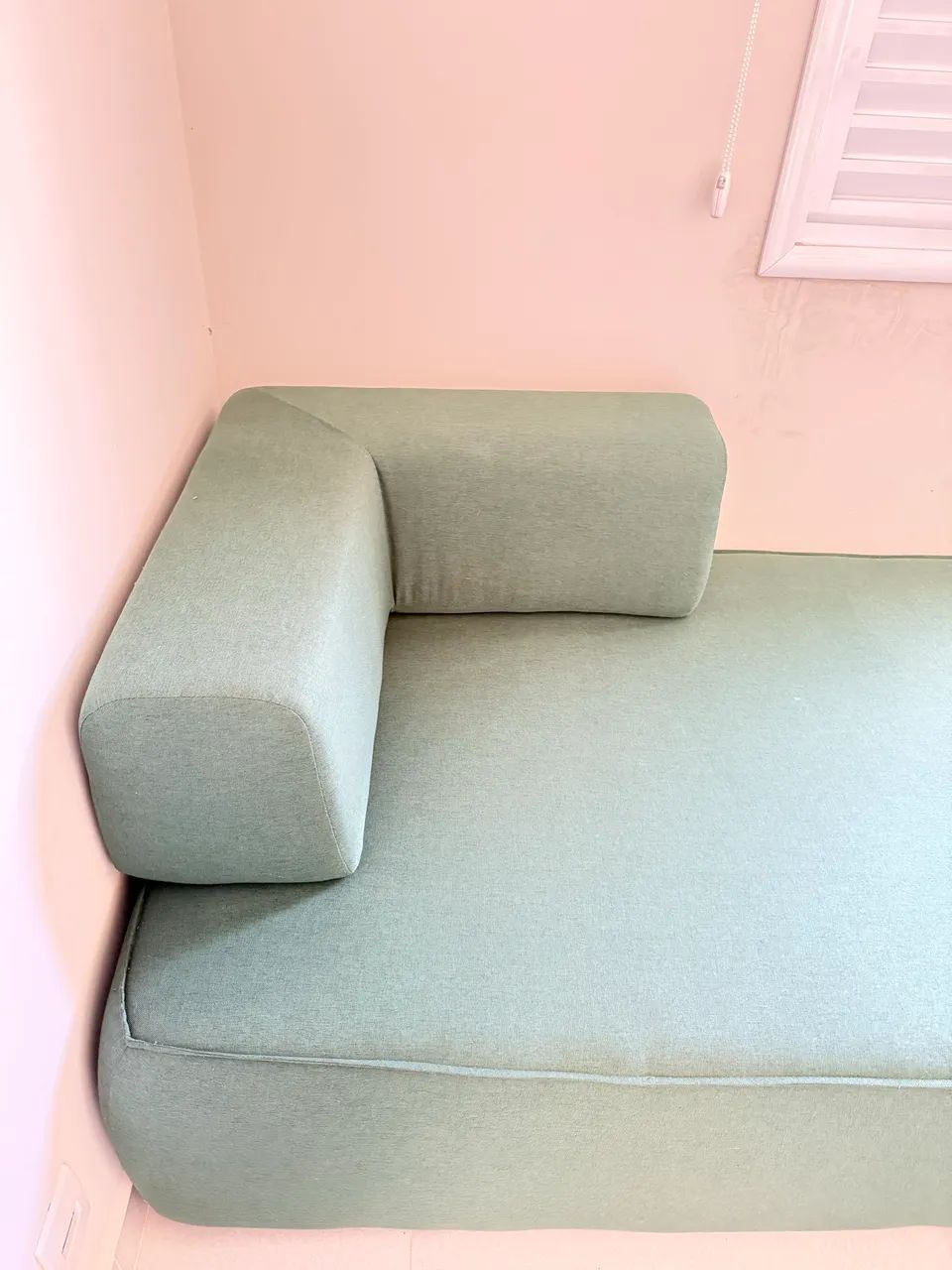 Sofá Divã Verde com Encosto Móvel - Foto 3