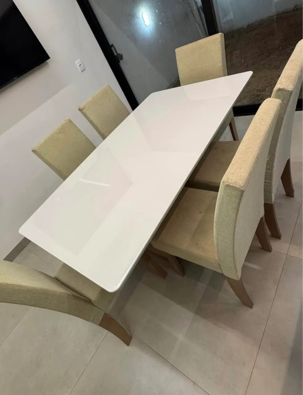 Mesa com 6 cadeiras 